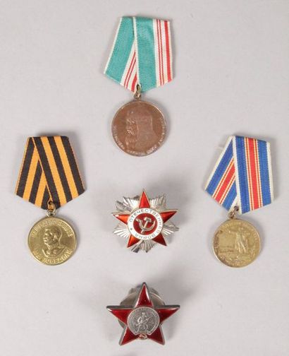 null URSS
Ensemble de cinq ordres et médailles soviétiques: -Ordre de la guerre patriotique....