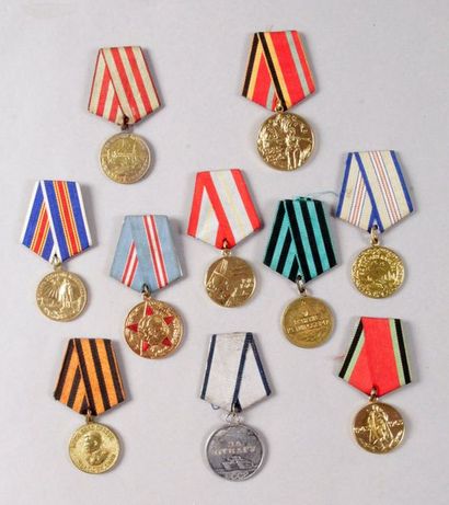 null URSS
Ensemble de dix médailles soviétiques comprenant une médaille du 30e anniversaire...