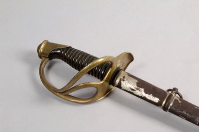 null Sabre de cavalerie type 1822-83. Poignée en corne (manque le filigrane) monture...