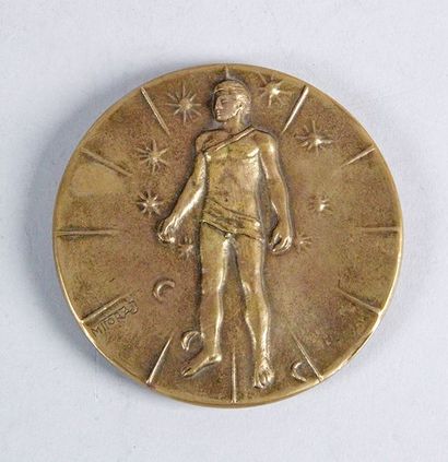 Igor MITORAJ - 1944-2014 
ARTICULATIONS, 1984
Médaille en bronze patiné et doré signée...