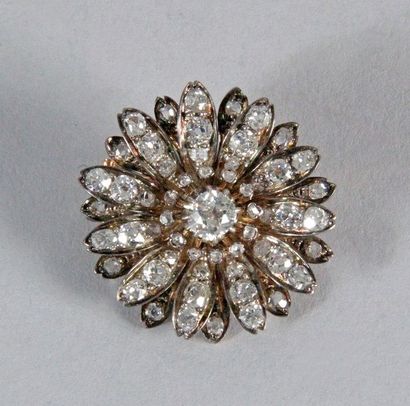 null BROCHE FLEUR en or et argent d'époque Napoléon III sertie d'un brillant taille...