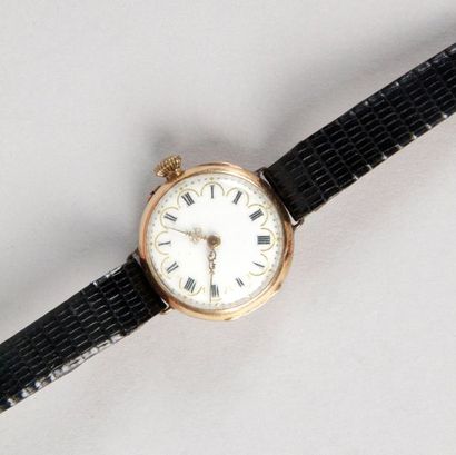 null MONTRE DE COL vers 1900 en or jaune et or vert transformée en bracelet montre.
Poids...