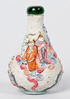 Chine, Epoque Jiaqing (1796-1820) FLACON TABATIÈRE en porcelaine avec marque illisible...