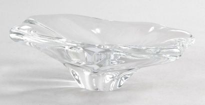 BACCARAT France COUPE en cristal des années 1950.
Signée.
H.: 5 cm - Diam.: 18 c...