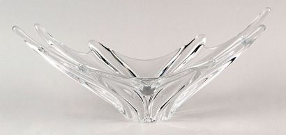 BACCARAT COUPE CENTRE DE TABLE en cristal des années 1950.
H.: 18 cm - L.: 46 cm