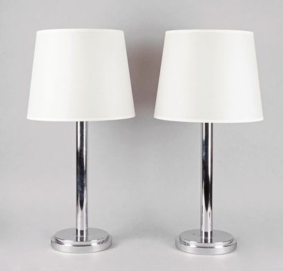 null ESPACE LUMIÈRE PAIRE DE LAMPES DE TABLE en aluminium.
H.: 45 cm