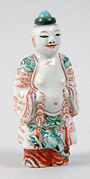 CHINE, XIXe siècle FLACON TABATIÈRE en porcelaine représentant Liuhai polychrome...