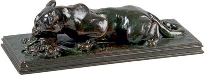 Antoine-Louis BARYE - 1795-1875 JAGUAR DÉVORANT UN AGOUTI
Bronze à patine brun vert...