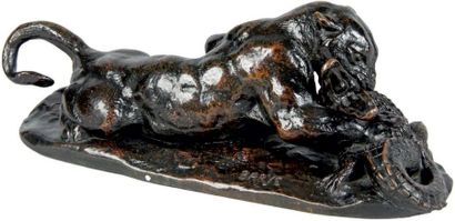 Antoine-Louis BARYE - 1795-1875 JAGUAR DÉVORANT UN CROCODILE
Groupe en bronze à patine...