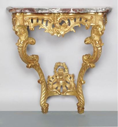 null CONSOLE D'APPLIQUE d'époque Louis XV en bois doré mouluré ajouré et sculpté...