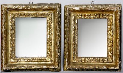 null PAIE DE CADRES ITALIENS TRANFORMÉS EN MIROIR d'époque XVIIe siècle en bois sculpté...