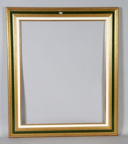 null 1 - SUITE DE TROIS CADRES en bois doré et laqué blanc, vert et noir.
59 x 72...
