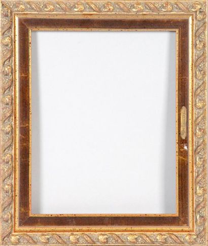 null DEUX CADRES en bois doré de style Louis XIII (31 x 39 et 25 x 39 cm) et DEUX...