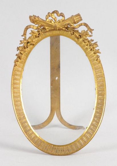null CADRE À POSER en laiton de style Louis XVI. Vers 1900.
13,5 x 9 cm