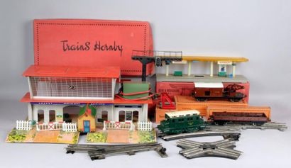 HORNBY HORNBY « O » : Lot de matériel ferroviaire comprenant quai de gare – transformateur...