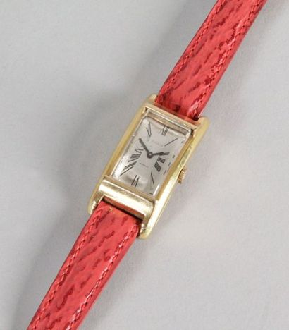 REGLIA MONTRE RECTANGULAIRE vers 1940 en or jaune, bracelet cuir. Mouvement mécanique....