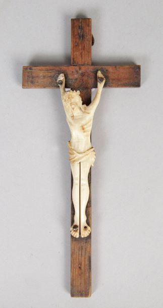 null CHRIST JANSÉNISTE en os d'époque XVIIIe siècle.
Haut. Christ: 11,7 cm