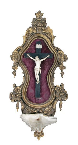 null TABLEAU-CRUCIFIX-BÉNITIER, CHRIST en ivoire sculpté avec son titulus, croix...