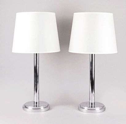 null ESPACE LUMIÈRE PAIRE DE LAMPES DE TABLE en aluminium.
Haut.: 45 cm