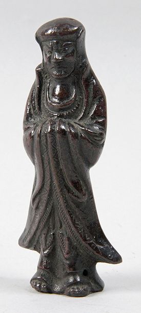 CHINE, époque Ming PERSONNAGE en bronze à patine brune.
Haut.: 12 cm