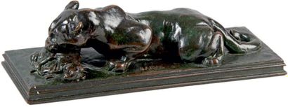 Antoine Louis BARYE - 1795-1875 JAGUAR DÉVORANT UN AGOUTI
Bronze à patine brun vert...