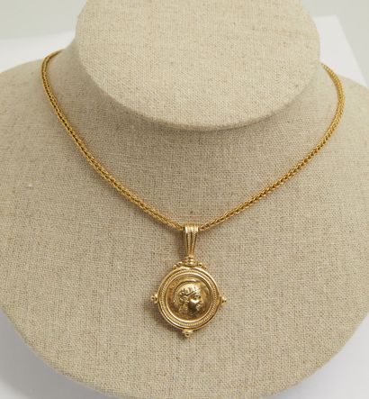 null 320 Pendant and its chain in the antique style adorned with a casting of the...