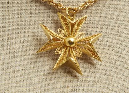 null 83 Twisted necklace in yellow gold and Maltese cross filigree


12.1g