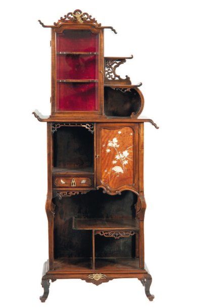 Attribué à Gabriel VIARDOT (1830-1906) Meuble de vitrine en poirier souligné de motifs... Gazette Drouot