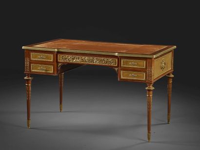  BUREAU PLAT DE STYLE LOUIS XVI Par Paul Sormani (1817-1877)
En acajou, placage d'acajou... Gazette Drouot