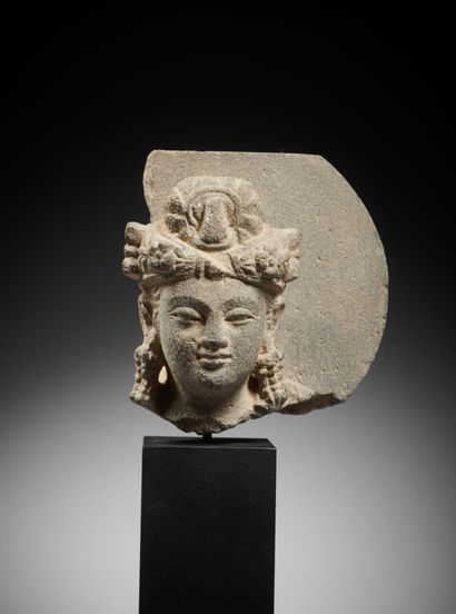  SMALL BODDHISATTVA HEAD IN GREY SCHIST

Gandhara Greco-Buddhist art, 3rd-4th century


Ringed,... Gazette Drouot