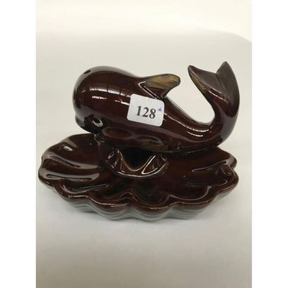 null SMOKING ASHTRAY. Zoomorphic ashtray in polychrome glazed ceramic with a whale....