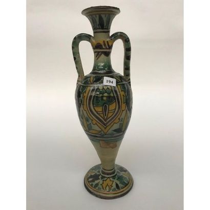 null Amphora vase signature EL KALALINE NABEUL and mark of the decorator around 1910...
