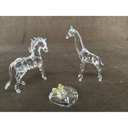 null SWAROVSKI. 3 subjects representing a standing horse, a giraffe and a faceted...