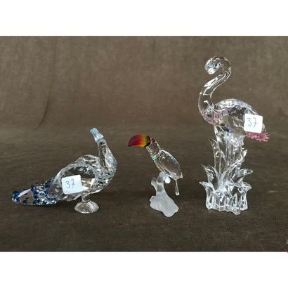 null SWAROVSKI. 3 subjects representing a peacock, an exotic bird and a pink flamingo....