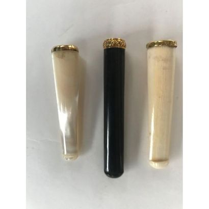 null 3 FUME-CIGARETTE, one in mother-of-pearl, the second in bakelite and the third...