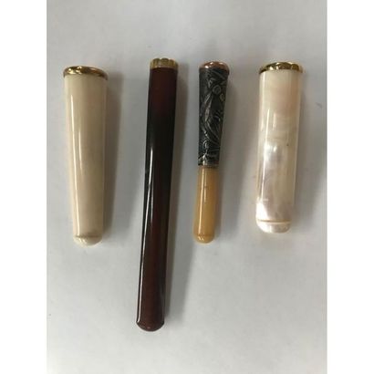 null 4 FUME-CIGARETTE, 1 in mother-of-pearl, 1 in ivory, 1 in horn and 1 in amber....