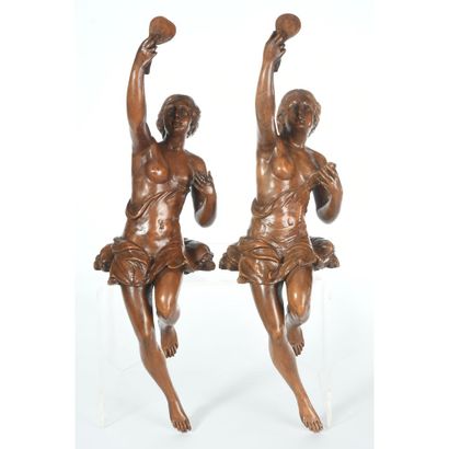  2 ELEMENTS D’ARCHITECTURE intérieure en bois représentant 2 femmes nues au miroir.... Gazette Drouot