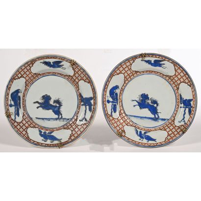 null PAIR OF CHINESE PORCELAIN DISHES decorated with Pekingese and on the wing with...