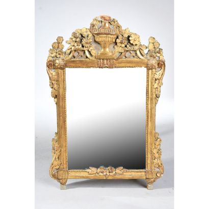 null LOUIS XVI GLACE in rechambered and gilded wood, carved with an Antique-style...