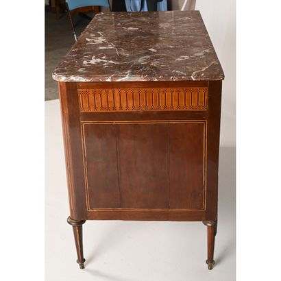 null Rectangular LOUIS XVI COMMODE in rosewood veneer with fillets and small dice....