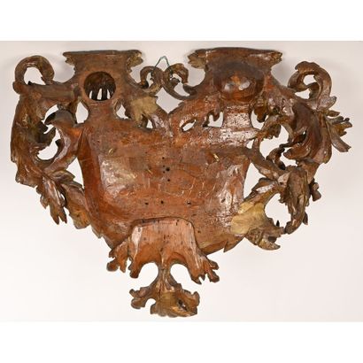 null LOUIS XIV FRONTON in carved wood with a central blazon with 3 shells and 2 vertical...