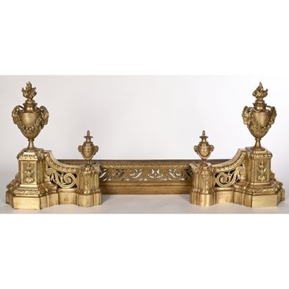 null LOUIS XVI STYLE Gilt bronze CHIMNEY FRONT with chased decoration of rams' heads,...