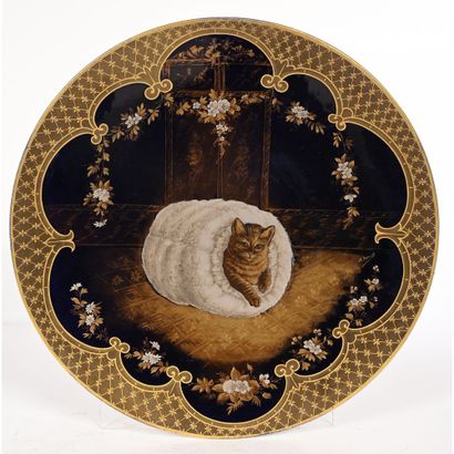 null SAINT-AMAND-LES-EAUX. LARGE round glazed ceramic dish with gold border. In the...