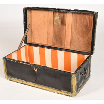 null Rectangular leather CARROSSE CASE with brass trim and copper nails. 2 carrying...