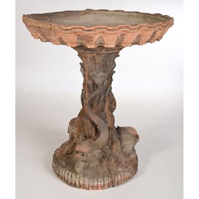 null FOUNTAIN in terracotta. The foot has 3 dolphins. Shell-shaped basin. Circa 1850....