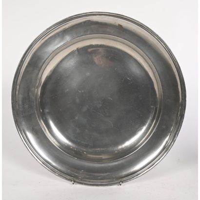 null LARGE pewter platter signed DESMARQUOY, Aire-sur-la-Lys. Late 18th century....