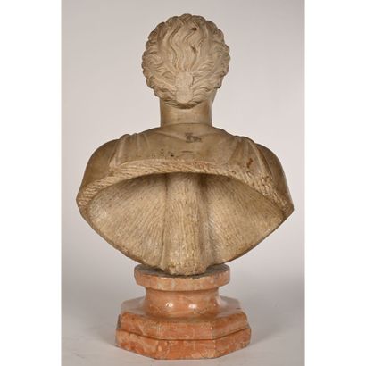 null Antique-style WOMAN'S BUST in marble. Beautiful plicature of the dress. (Accident...