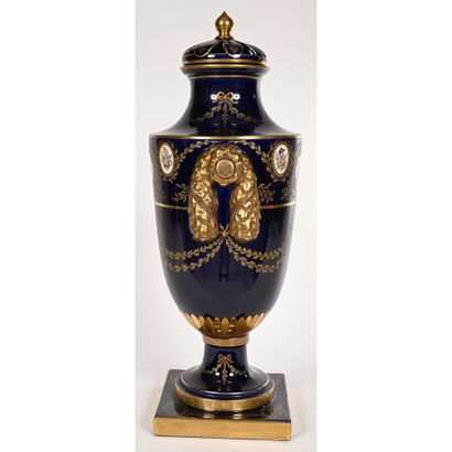 null TOURS. LARGE NEO CLASSIC VASE in SEVRES blue porcelain decorated in medallions...