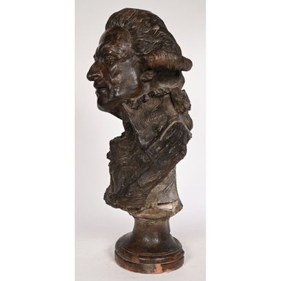 null BEAUTIFUL BUST in patinated terra cotta representing an 18th-century man. Terracotta...