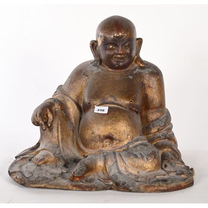 null SUJET en carton patiné représentant un Bouddha assis. H.28 L.31 P.20.